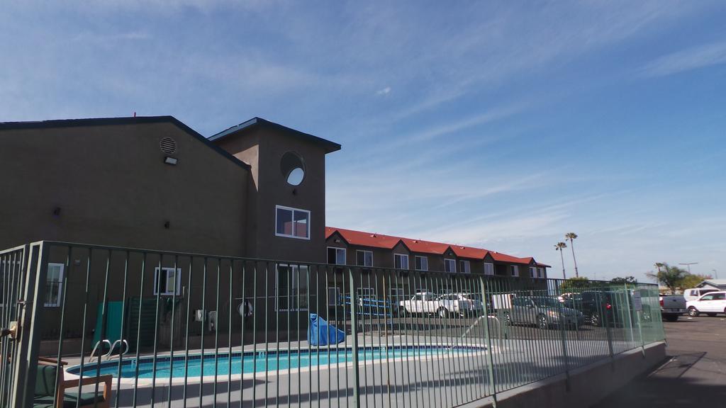 Super 8 By Wyndham San Diego/Imperial Beach Exteriör bild