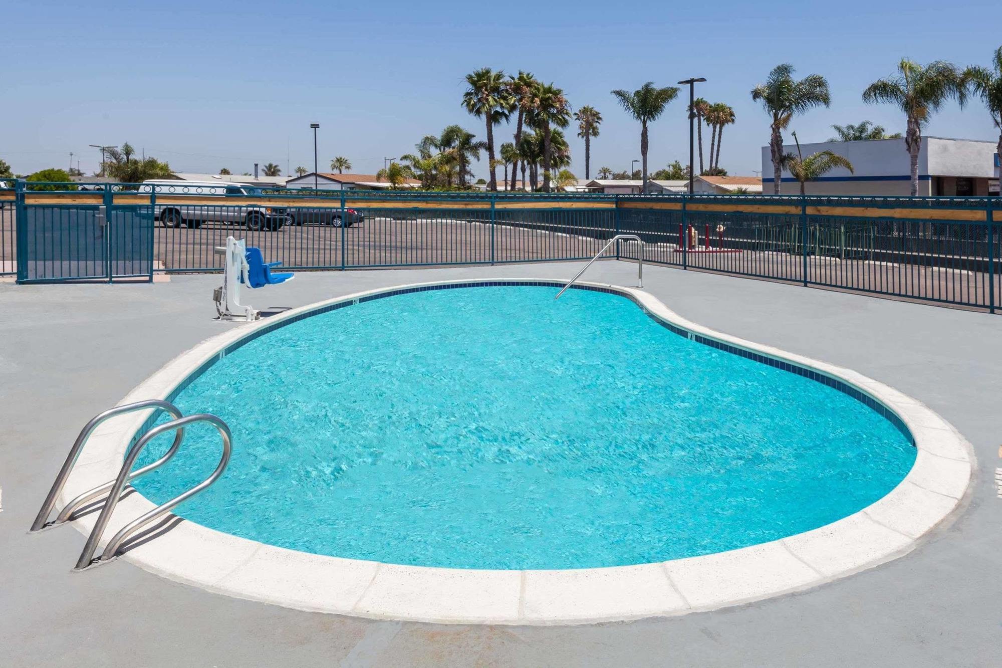 Super 8 By Wyndham San Diego/Imperial Beach Exteriör bild